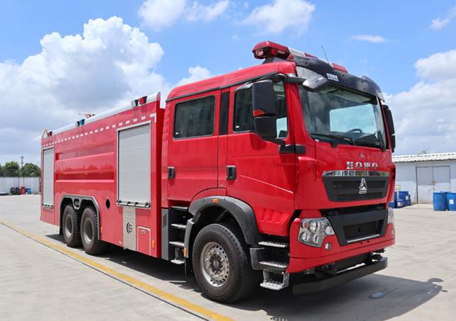 17噸重汽豪沃水罐消防車(chē)